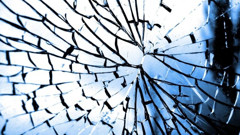 Memahami Konsep Talak, Khulu’, dan Fasakh: Ketika Perceraian Menjadi Pilihan Terakhir glass, crack, broken, broken glass, crack, broken, broken, broken, broken glass, broken glass, broken glass, broken glass, broken glass